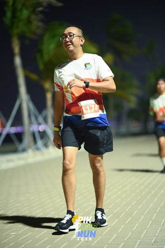 Race photo from PIK NITE RUN 2025