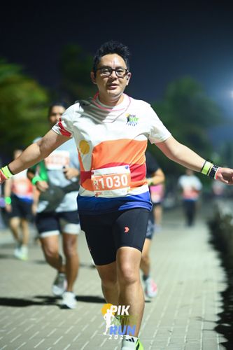 Race photo from PIK NITE RUN 2025