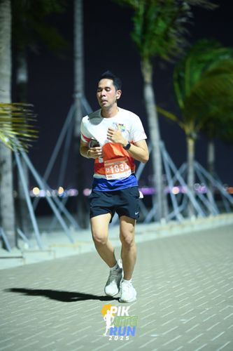 Race photo from PIK NITE RUN 2025