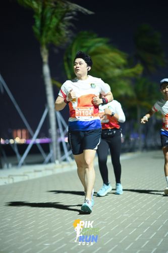 Race photo from PIK NITE RUN 2025