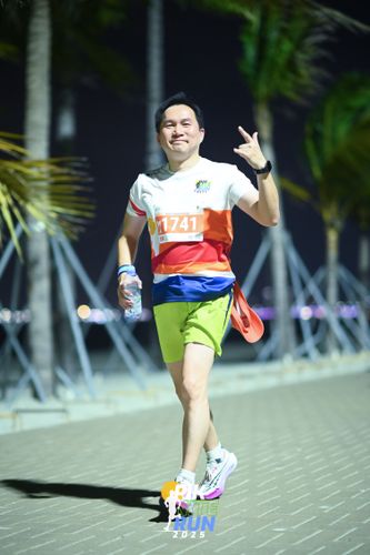 Race photo from PIK NITE RUN 2025
