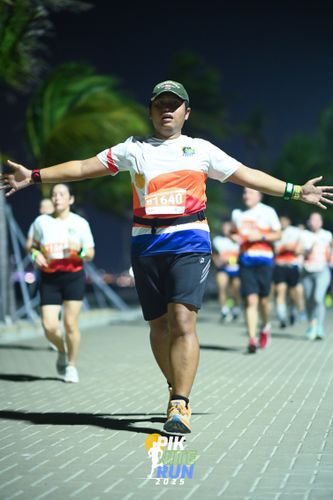 Race photo from PIK NITE RUN 2025