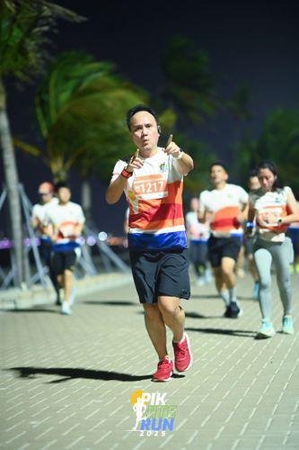 Race photo from PIK NITE RUN 2025