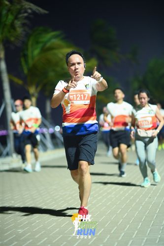 Race photo from PIK NITE RUN 2025