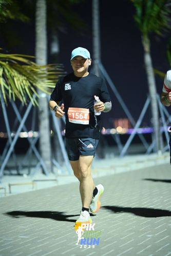Race photo from PIK NITE RUN 2025