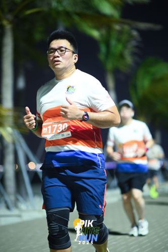Race photo from PIK NITE RUN 2025