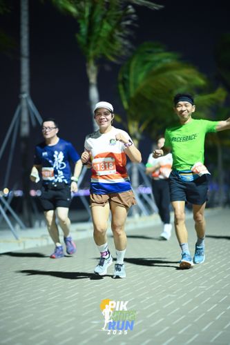 Race photo from PIK NITE RUN 2025