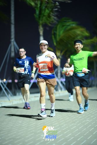 Race photo from PIK NITE RUN 2025