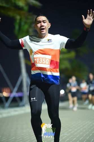 Race photo from PIK NITE RUN 2025