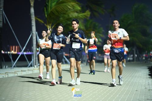 Race photo from PIK NITE RUN 2025