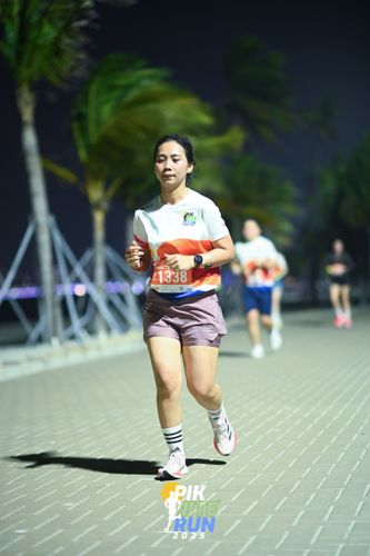 Race photo from PIK NITE RUN 2025