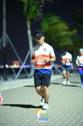 Race photo from PIK NITE RUN 2025