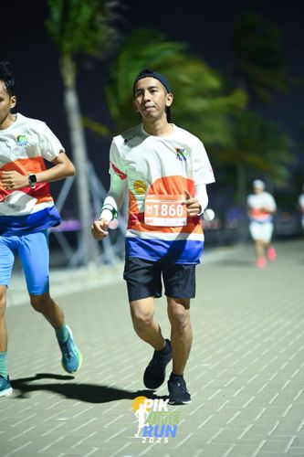 Race photo from PIK NITE RUN 2025