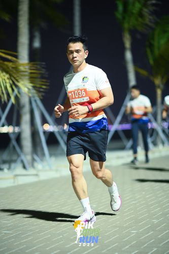 Race photo from PIK NITE RUN 2025