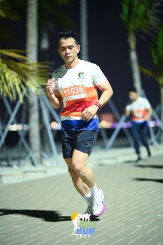 Race photo from PIK NITE RUN 2025