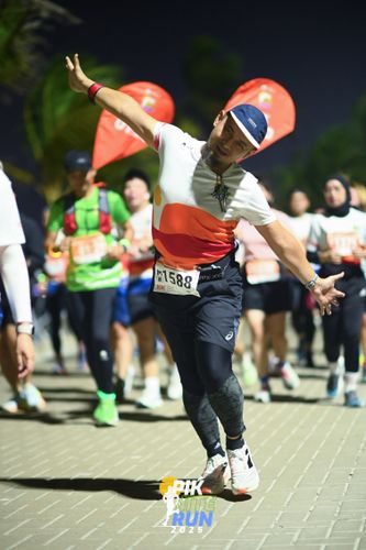 Race photo from PIK NITE RUN 2025