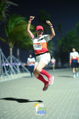 Race photo from PIK NITE RUN 2025