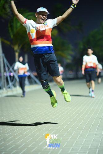 Race photo from PIK NITE RUN 2025
