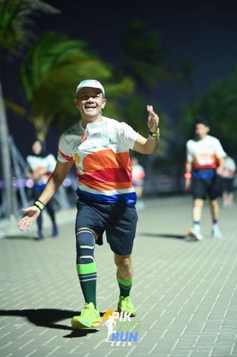Race photo from PIK NITE RUN 2025