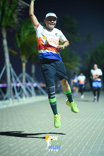 Race photo from PIK NITE RUN 2025