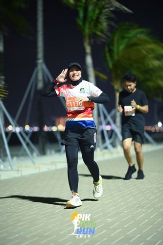 Race photo from PIK NITE RUN 2025