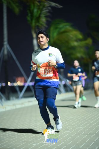 Race photo from PIK NITE RUN 2025