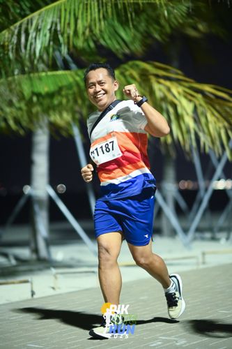 Race photo from PIK NITE RUN 2025