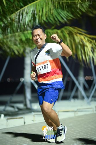 Race photo from PIK NITE RUN 2025