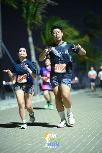Race photo from PIK NITE RUN 2025
