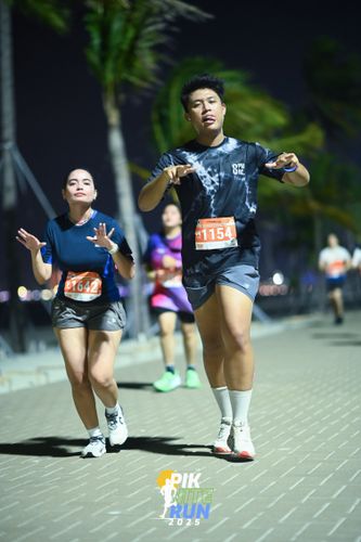 Race photo from PIK NITE RUN 2025