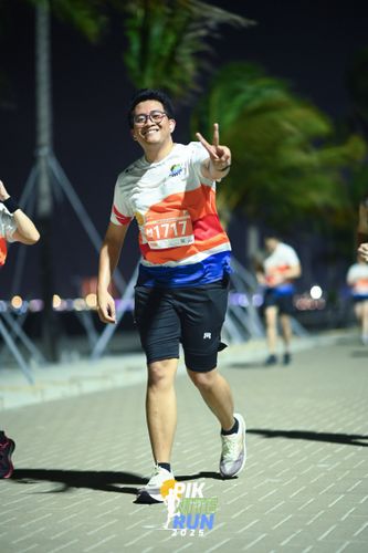 Race photo from PIK NITE RUN 2025