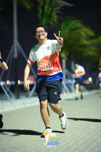Race photo from PIK NITE RUN 2025