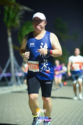 Race photo from PIK NITE RUN 2025
