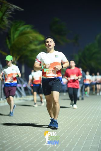Race photo from PIK NITE RUN 2025