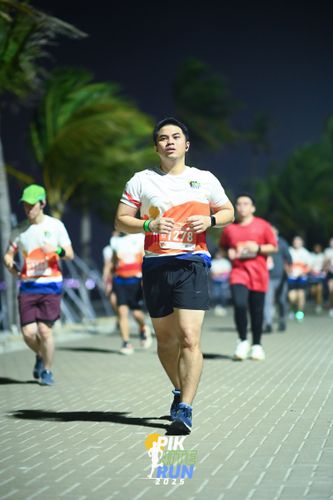 Race photo from PIK NITE RUN 2025