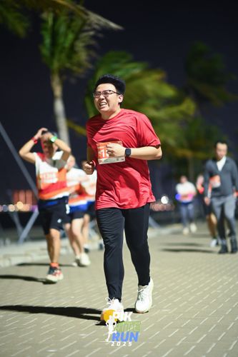 Race photo from PIK NITE RUN 2025