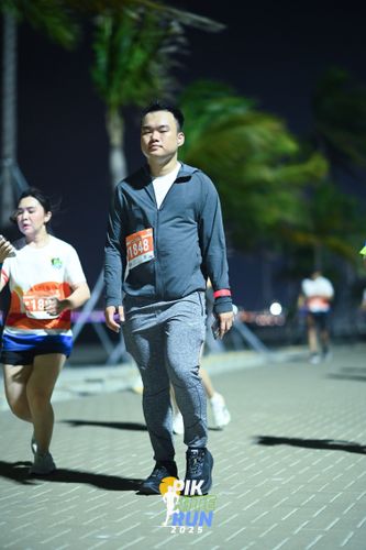 Race photo from PIK NITE RUN 2025