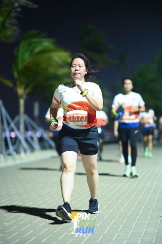 Race photo from PIK NITE RUN 2025