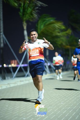 Race photo from PIK NITE RUN 2025