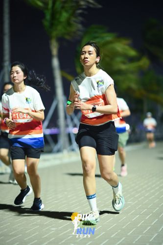 Race photo from PIK NITE RUN 2025
