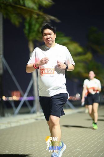 Race photo from PIK NITE RUN 2025