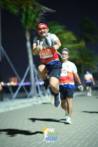 Race photo from PIK NITE RUN 2025