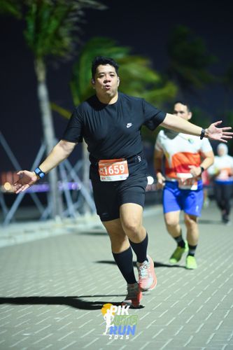 Race photo from PIK NITE RUN 2025