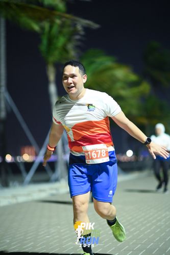 Race photo from PIK NITE RUN 2025