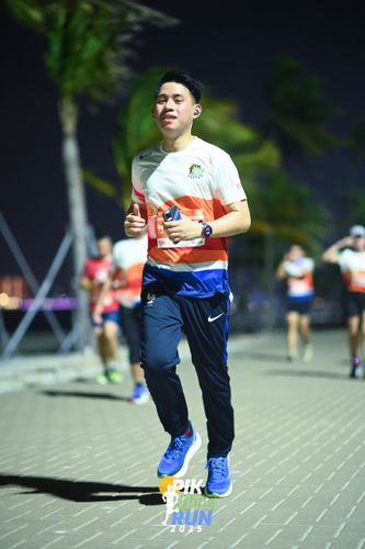 Race photo from PIK NITE RUN 2025