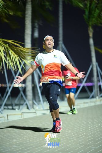 Race photo from PIK NITE RUN 2025