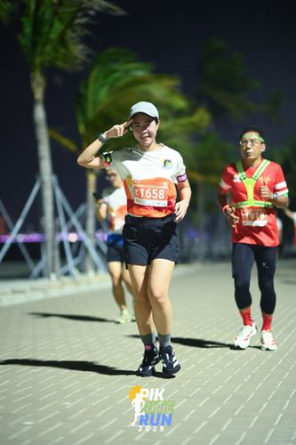 Race photo from PIK NITE RUN 2025