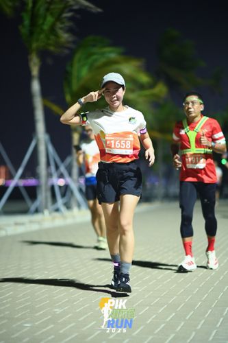 Race photo from PIK NITE RUN 2025