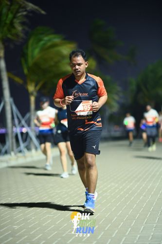 Race photo from PIK NITE RUN 2025