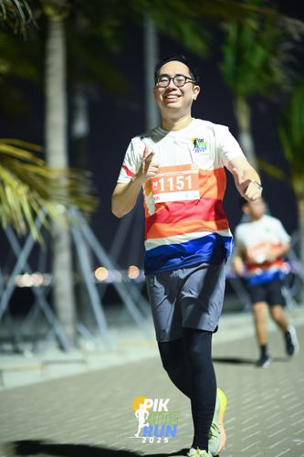 Race photo from PIK NITE RUN 2025